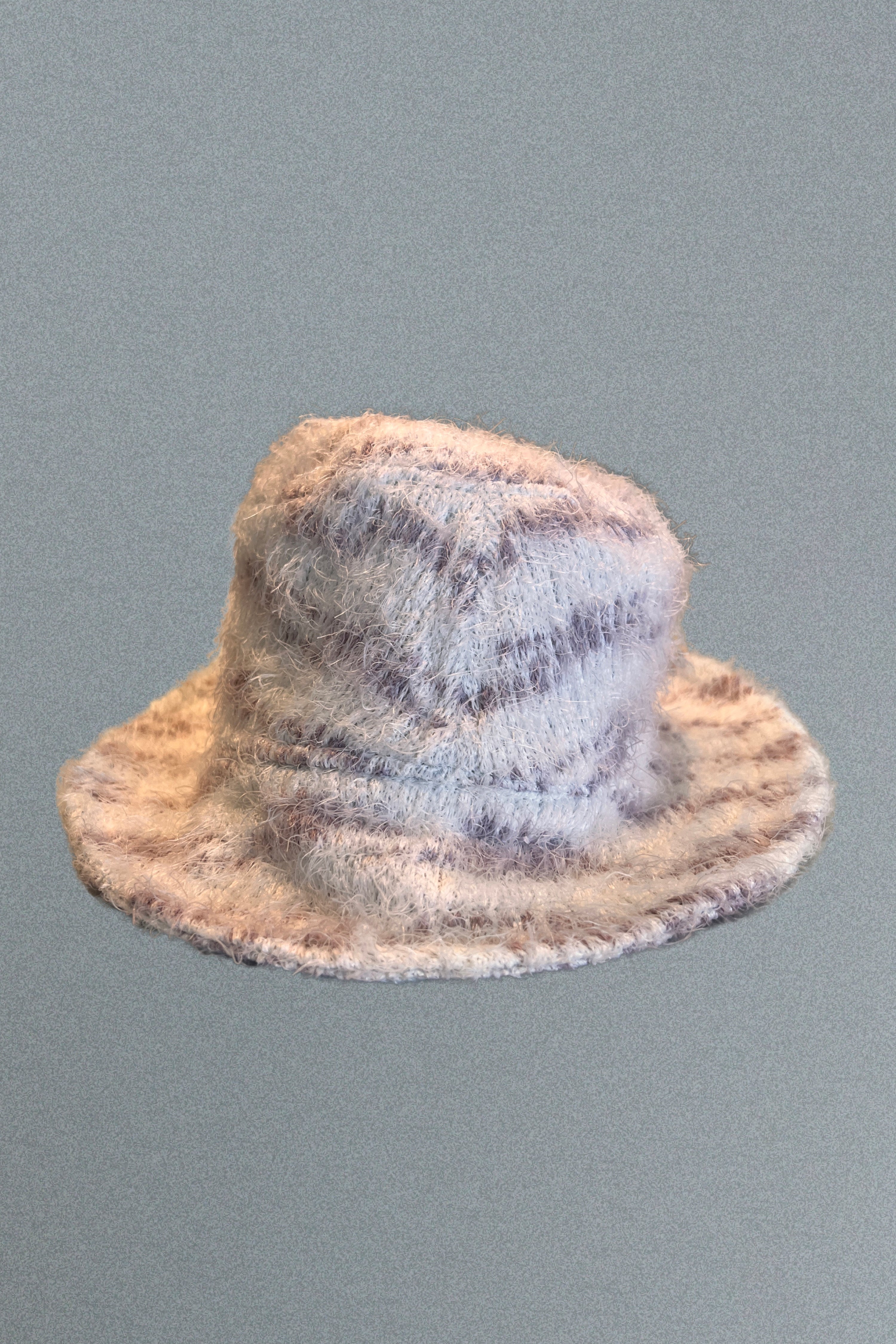 FUZZY BUCKET HAT